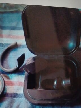 Beats Wireless Earbud with Charging Case - Black